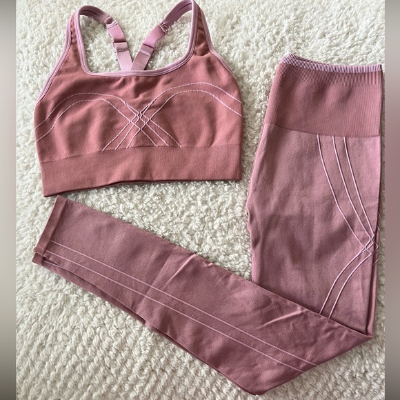 Fabletics Seamless Set- Chakra (small) - Picture 2 of 5